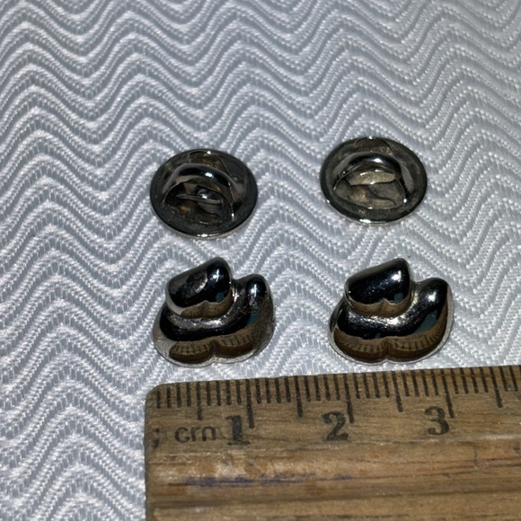 2 lapel pins - Picture 2 of 3